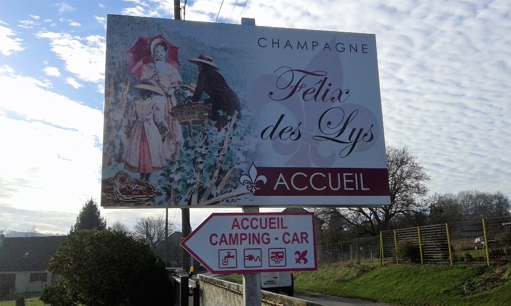 Aire camping-car à Champvoisy (51700) - Photo 2